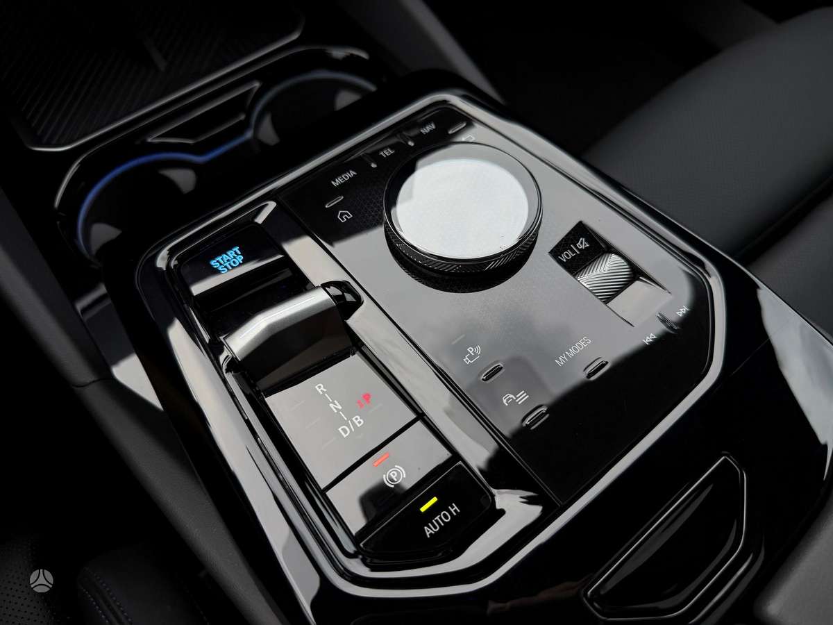 BMW i5, Седан