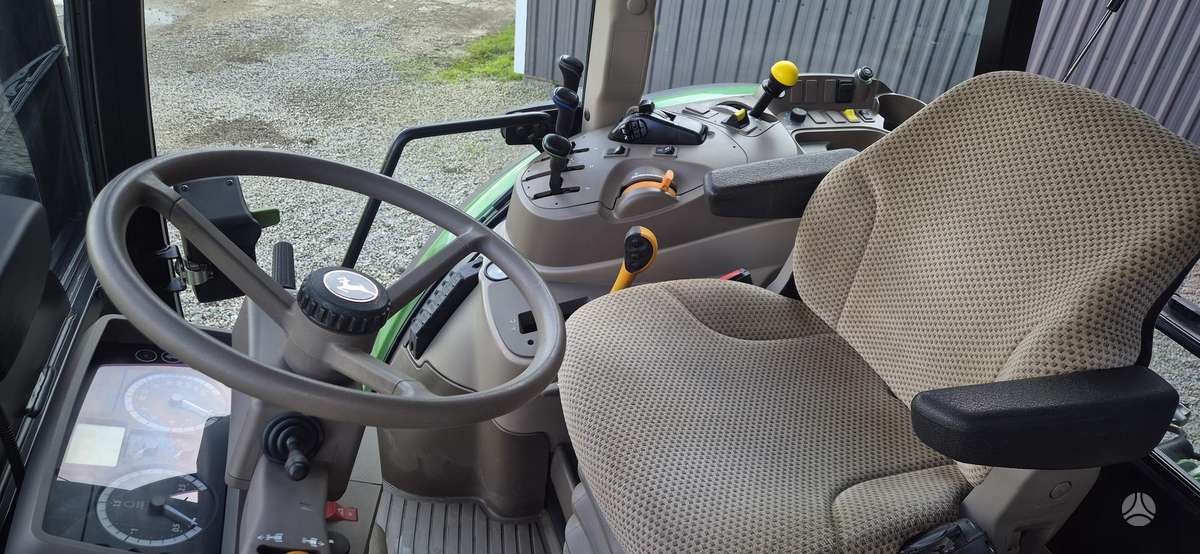 John Deere 6110MC, traktori