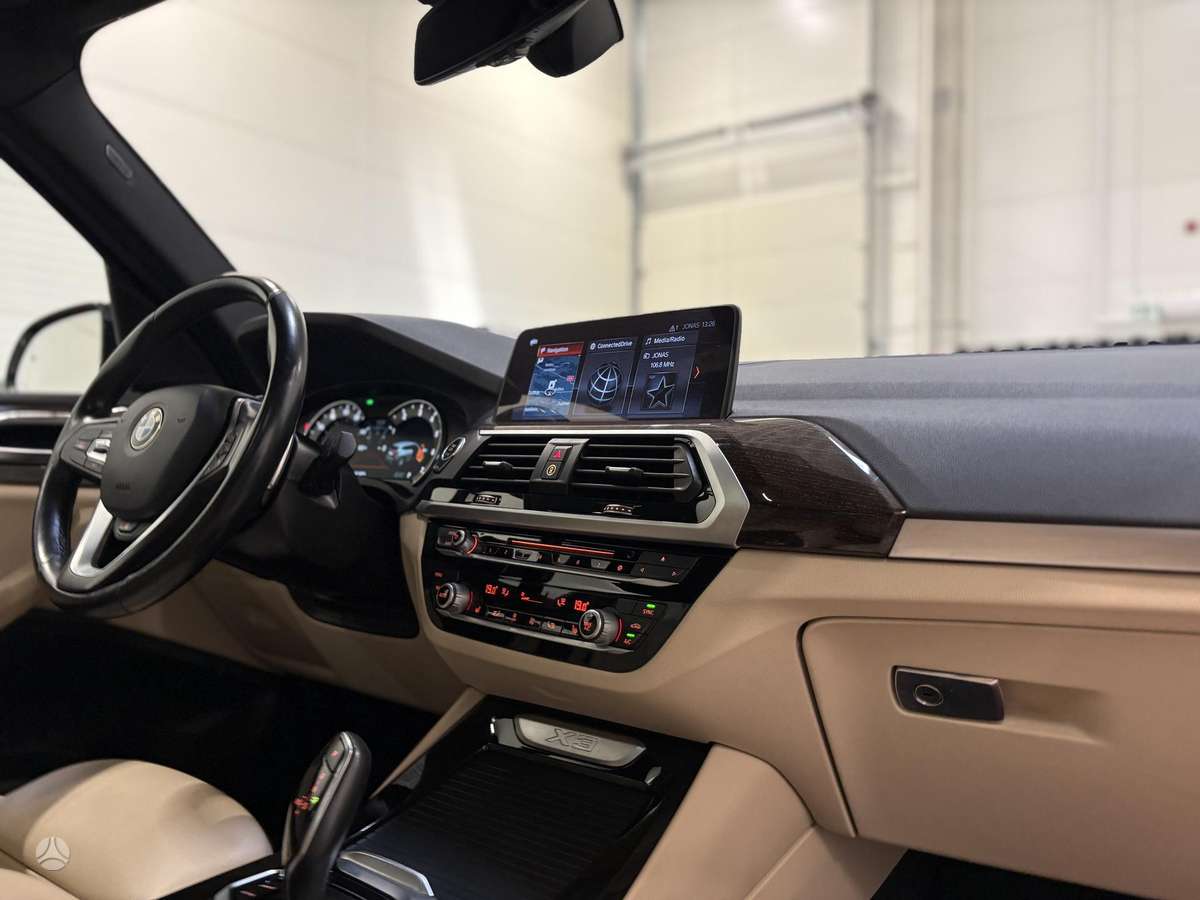 BMW X3, 2.0 l., off-road / crossover