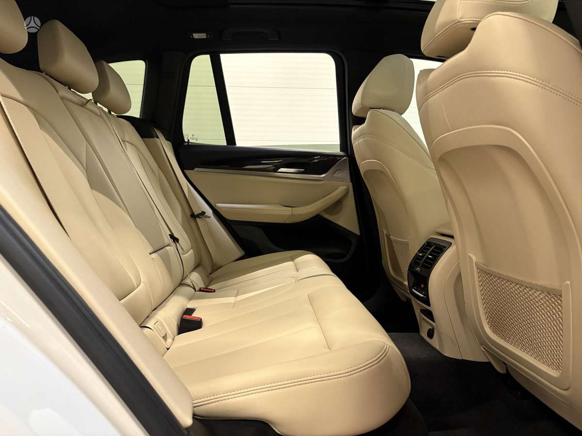 BMW X3, 2.0 l., off-road / crossover