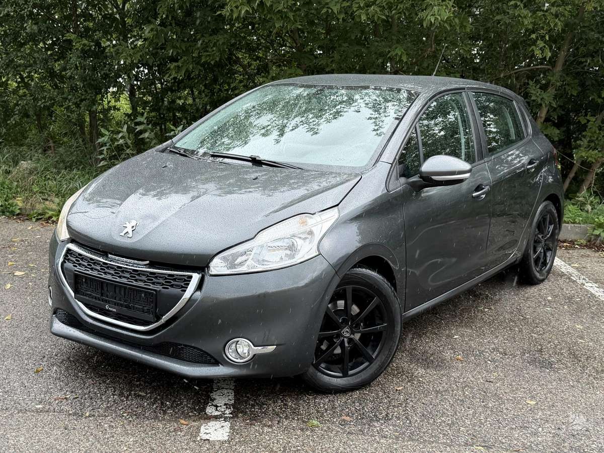 Peugeot 208 - 1