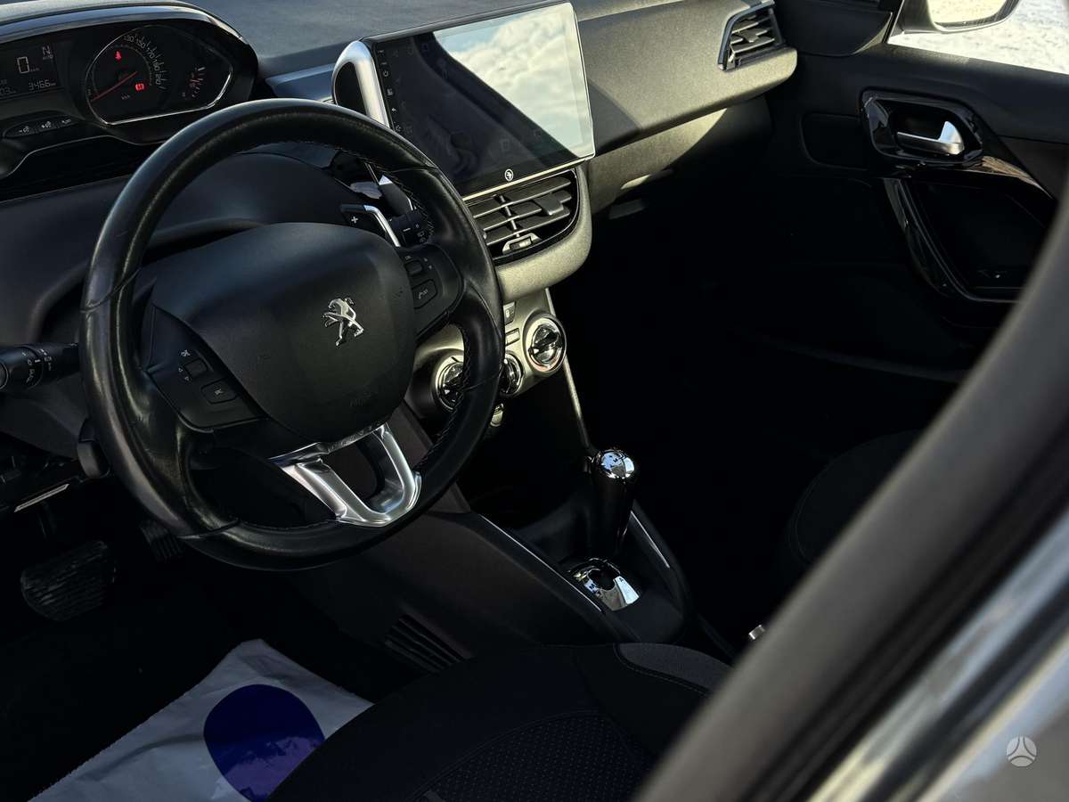Peugeot 208 - 5