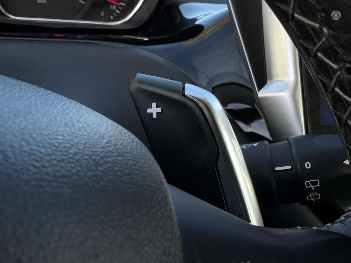 Peugeot 208 - 6