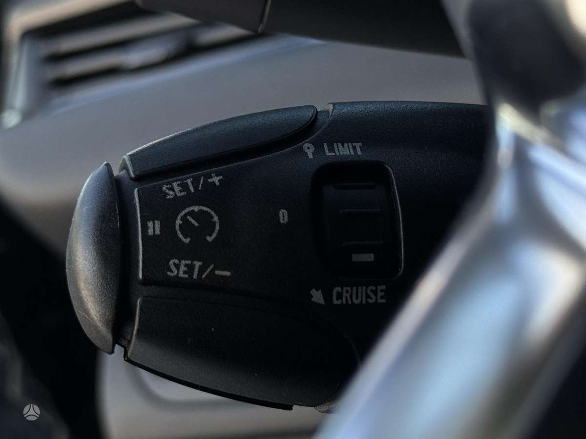 Peugeot 208 - 7