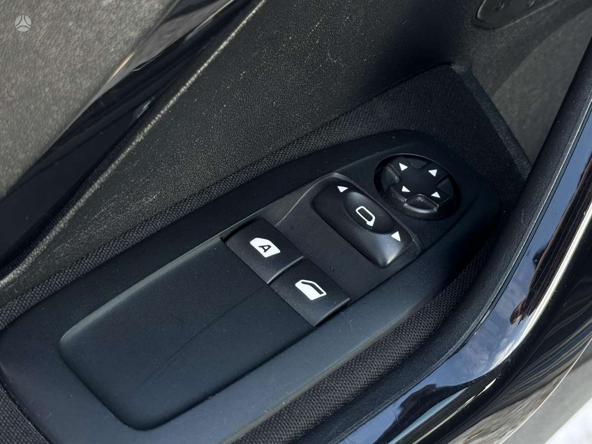 Peugeot 208 - 9