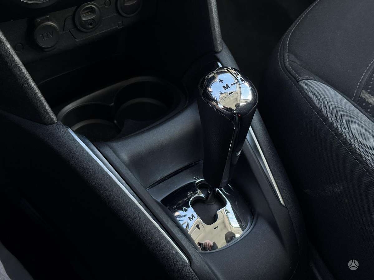 Peugeot 208 - 10