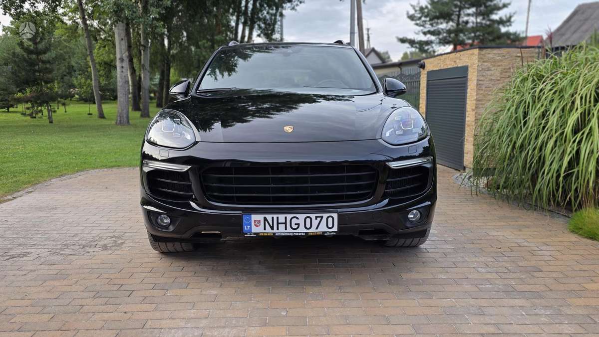 Porsche Cayenne - 1