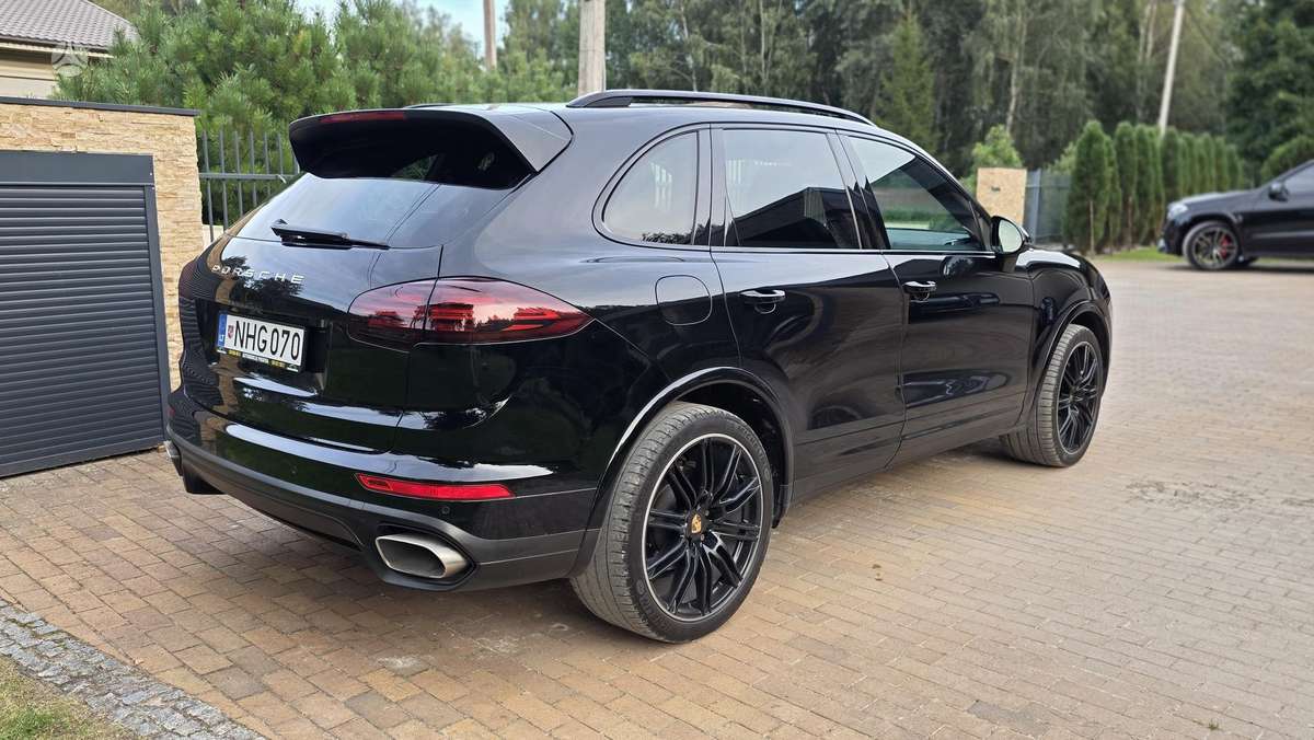 Porsche Cayenne - 4