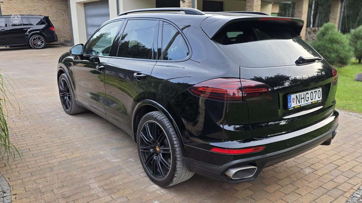 Porsche Cayenne - 5