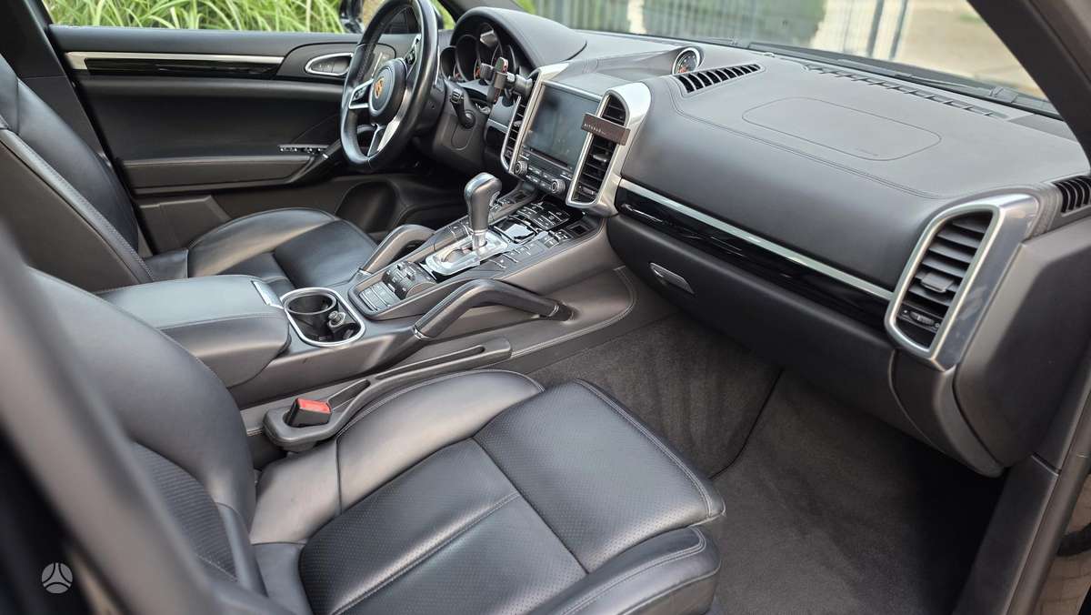 Porsche Cayenne - 9