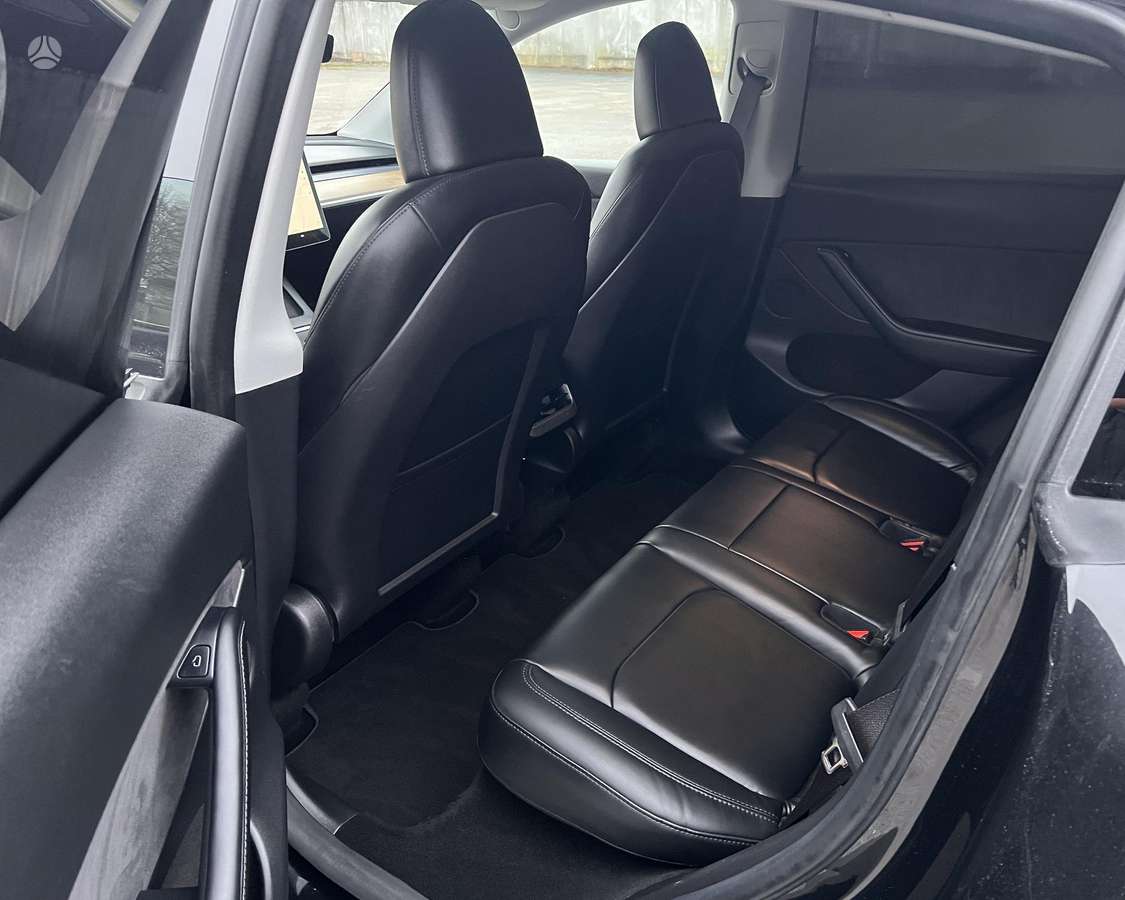 Tesla Model Y, 82 kWh, hatchback