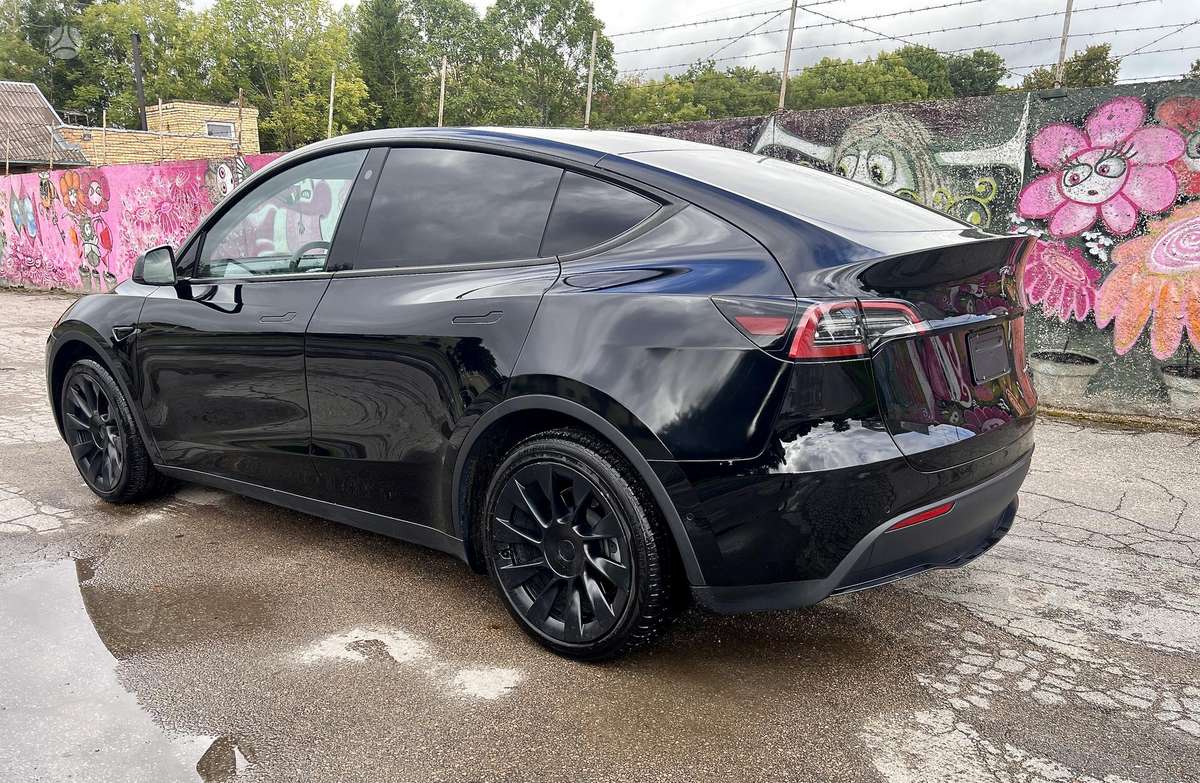 Tesla Model Y, 82 kWh, hatchback
