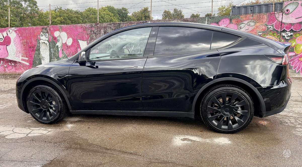 Tesla Model Y, 82 kWh, hatchback