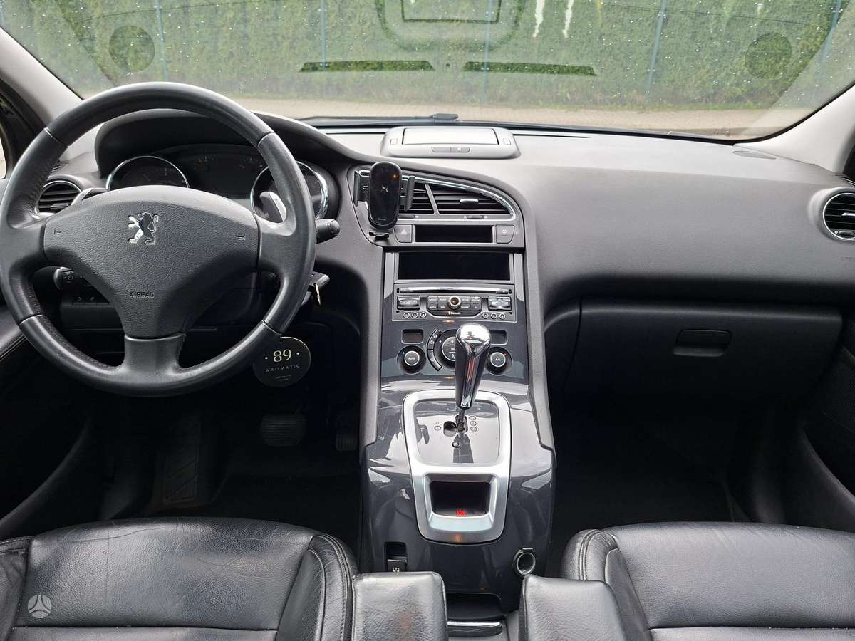Peugeot 5008 - 8