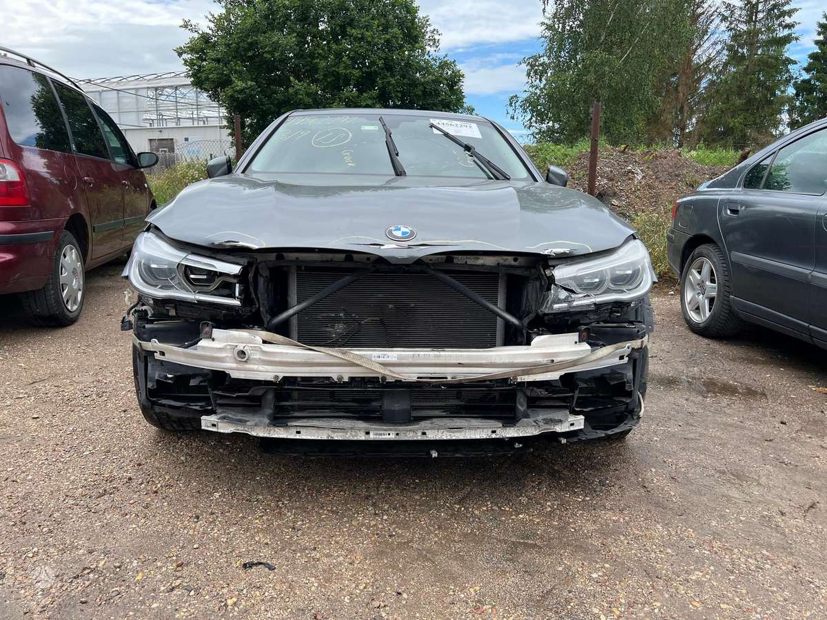 BMW 750, 4.4 l., Седан