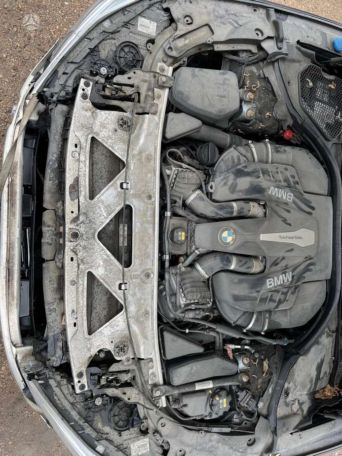 BMW 750, 4.4 l., Седан