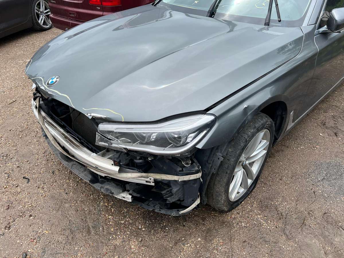 BMW 750, 4.4 l., Седан