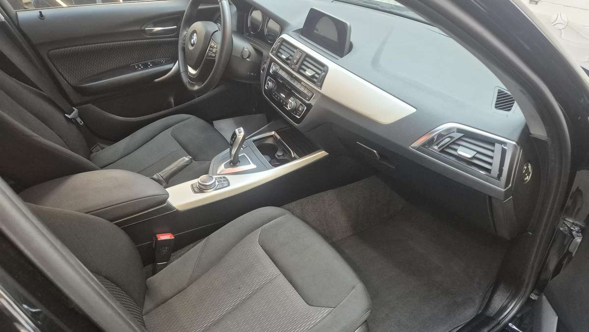 BMW 118, 1.5 l., Хэтчбек