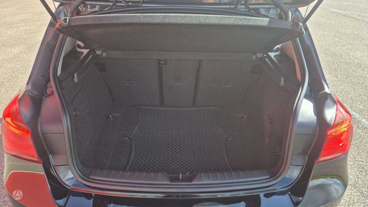 BMW 118, 1.5 l., Хэтчбек