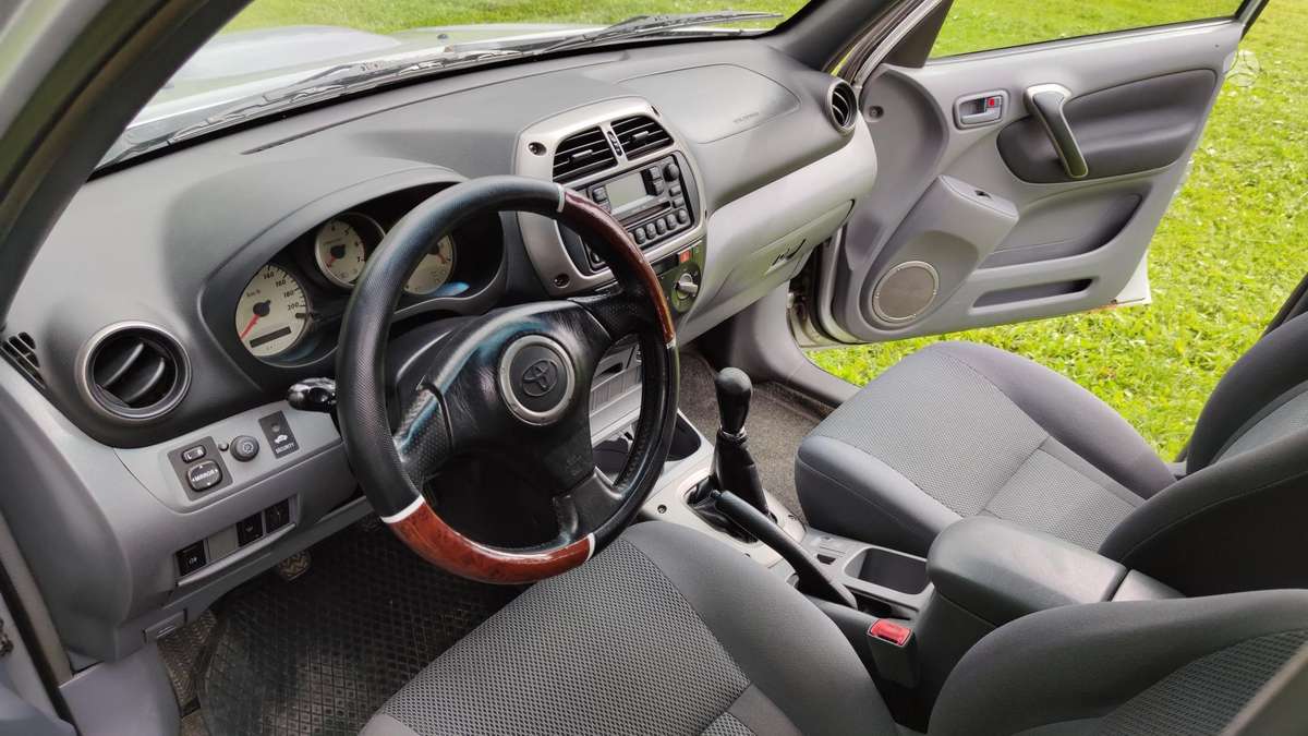Toyota RAV4 - 6