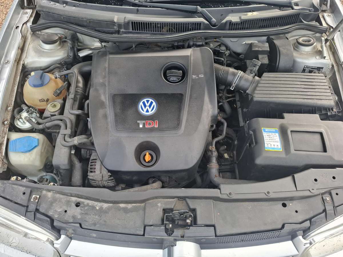 Volkswagen Golf - 6