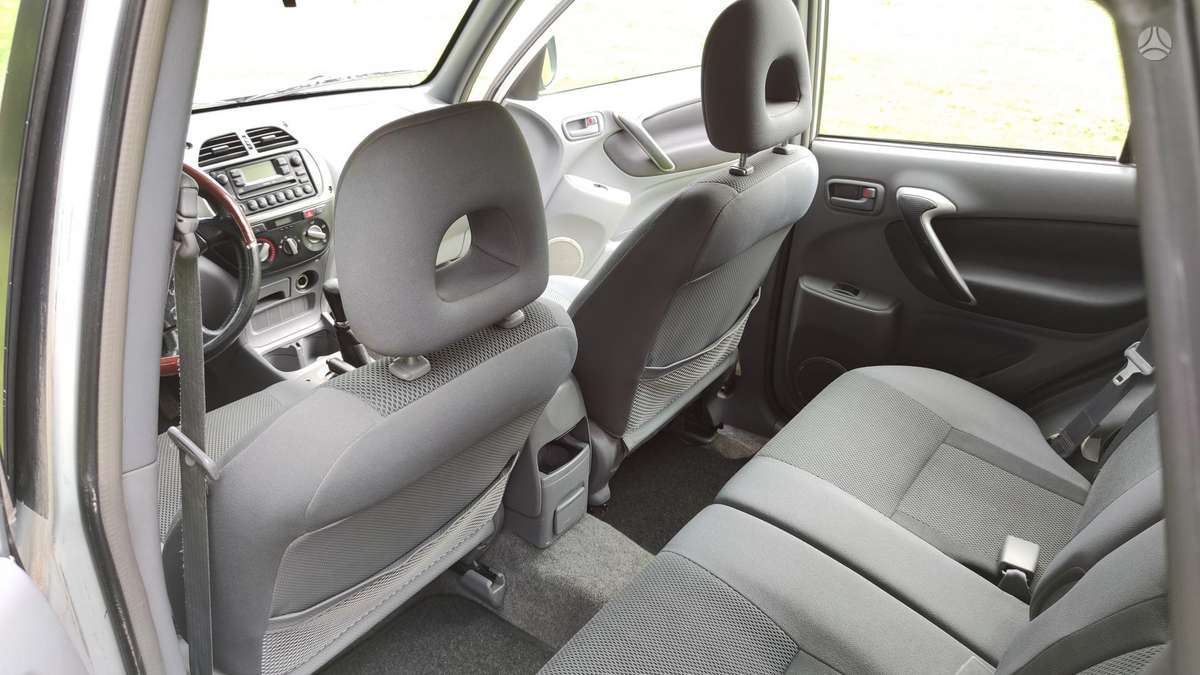 Toyota RAV4 - 9