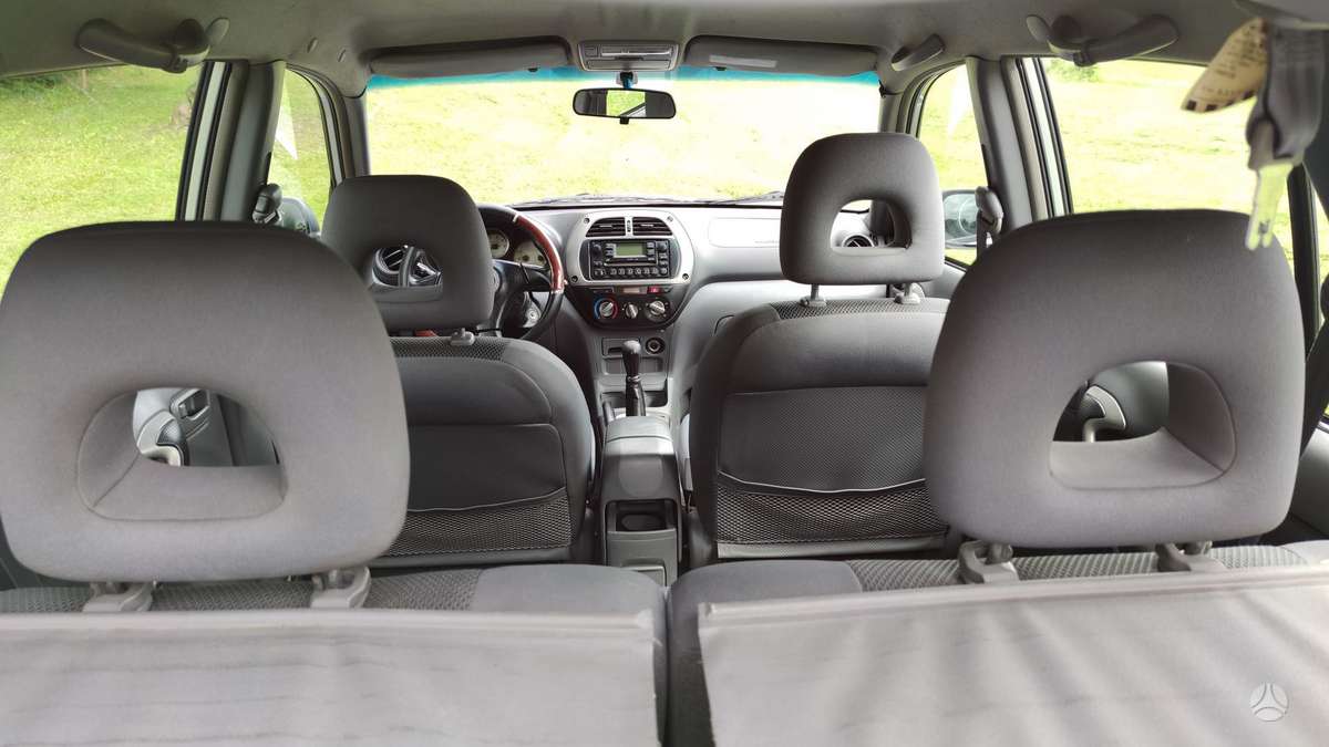 Toyota RAV4 - 10