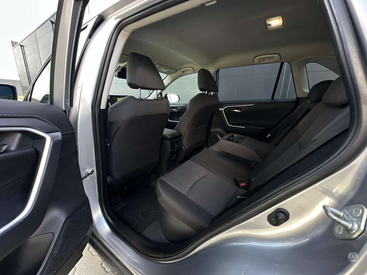 Toyota RAV4 - 8