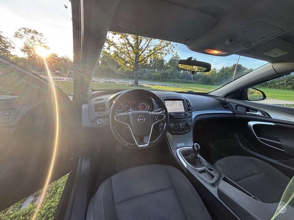 Opel Insignia, 2.0 l., Седан