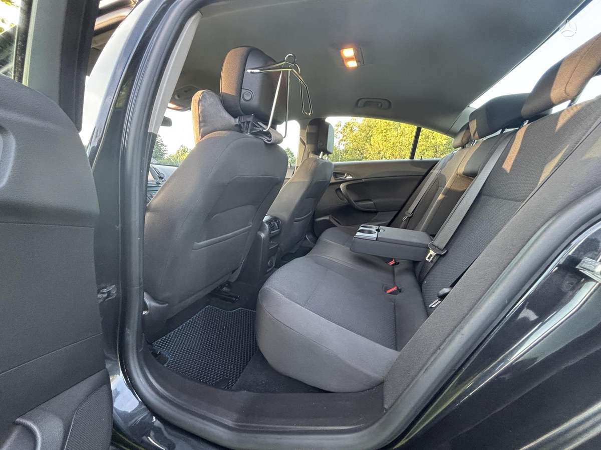 Opel Insignia, 2.0 l., Седан
