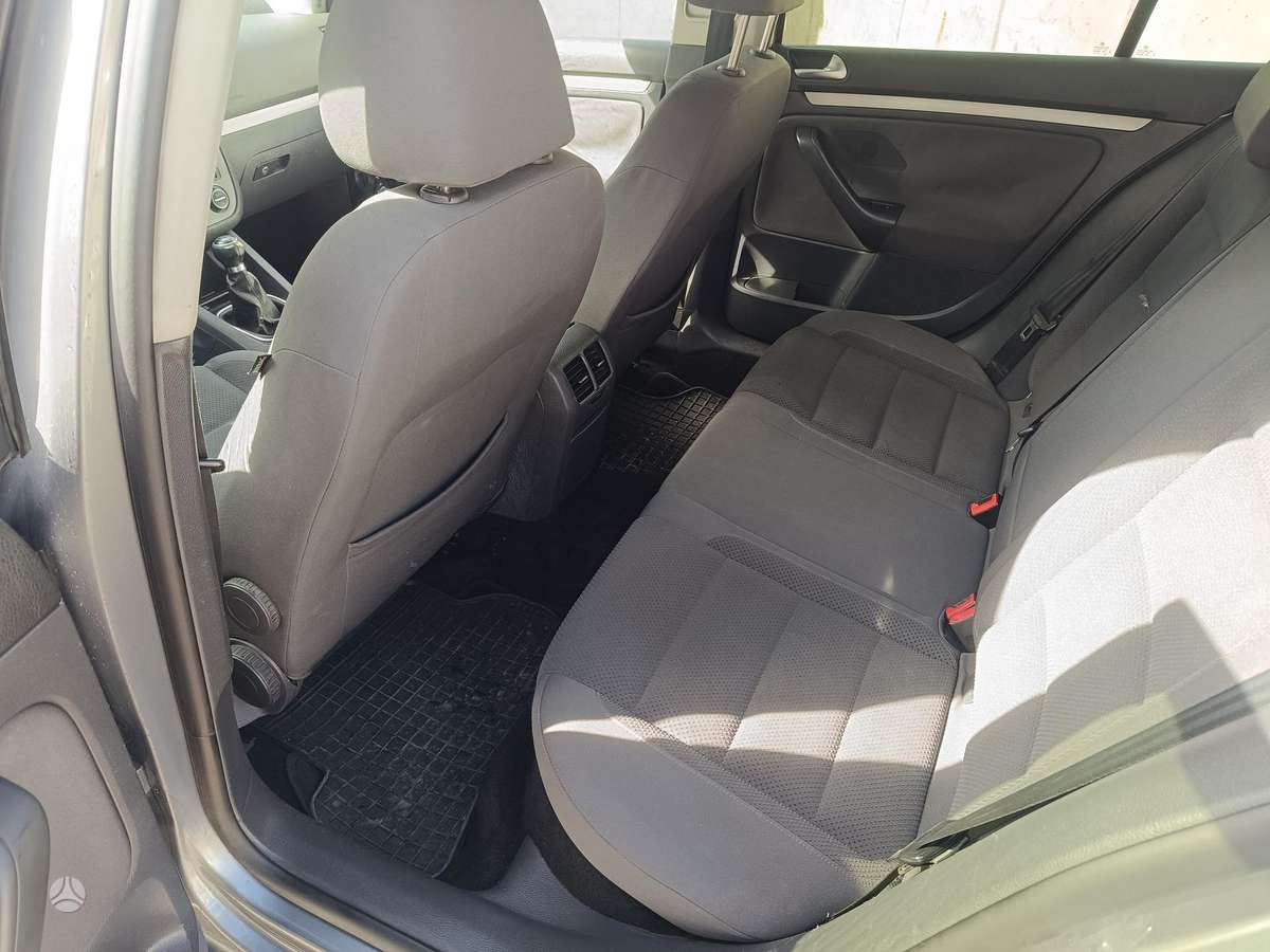 Volkswagen Golf - 8