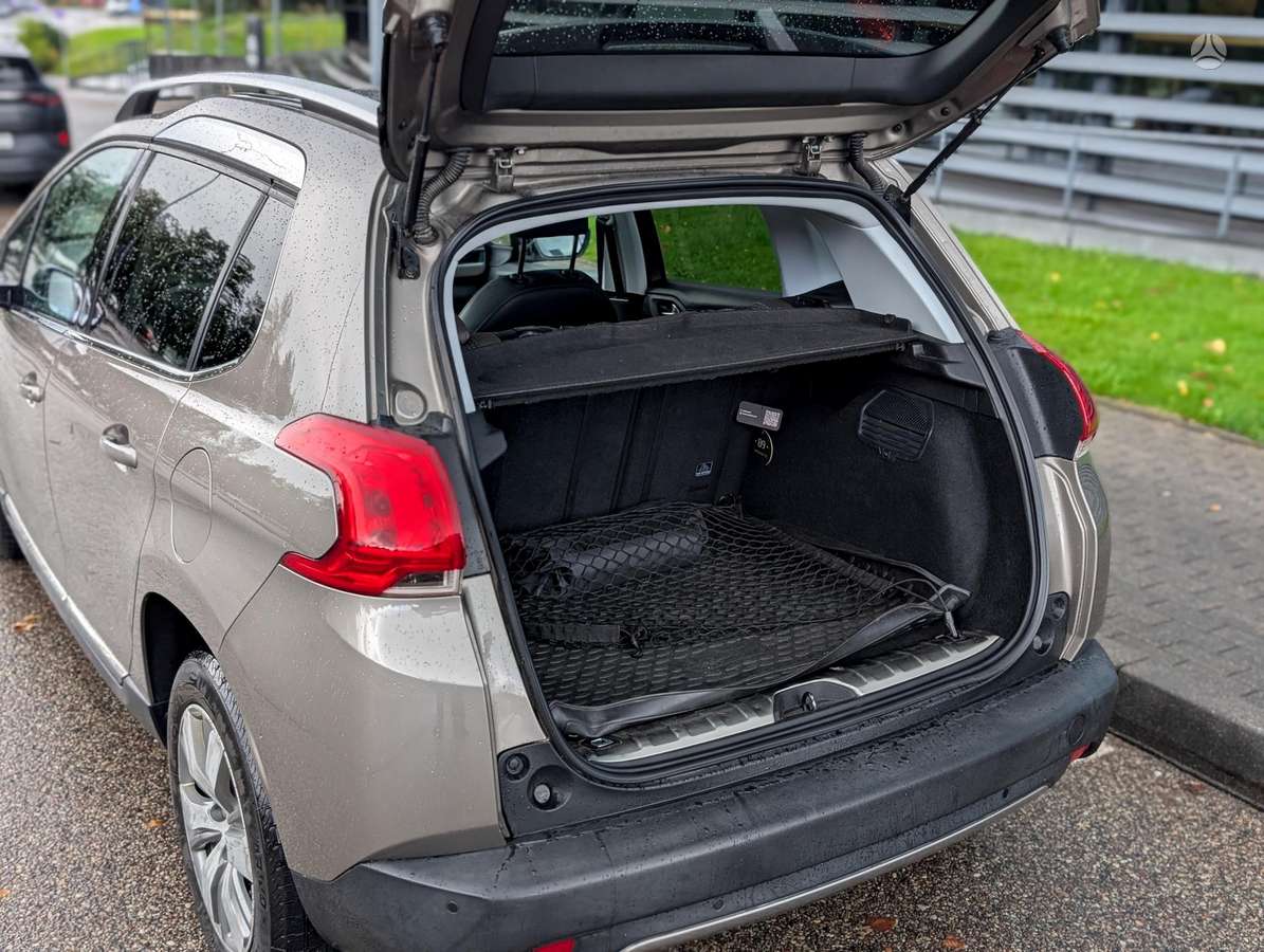 Peugeot 2008 - 8