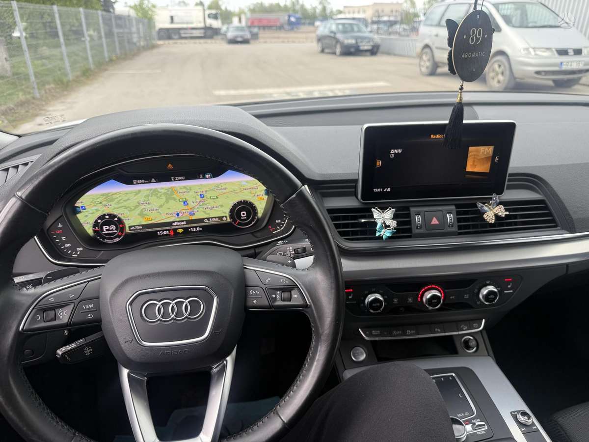 Audi Q5, 2.0 l., off-road / crossover