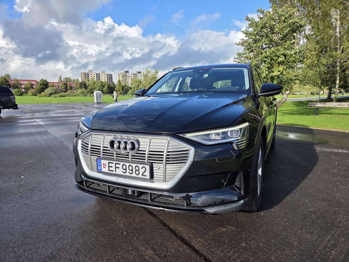 Audi e-tron, 95 kWh, off-road / crossover
