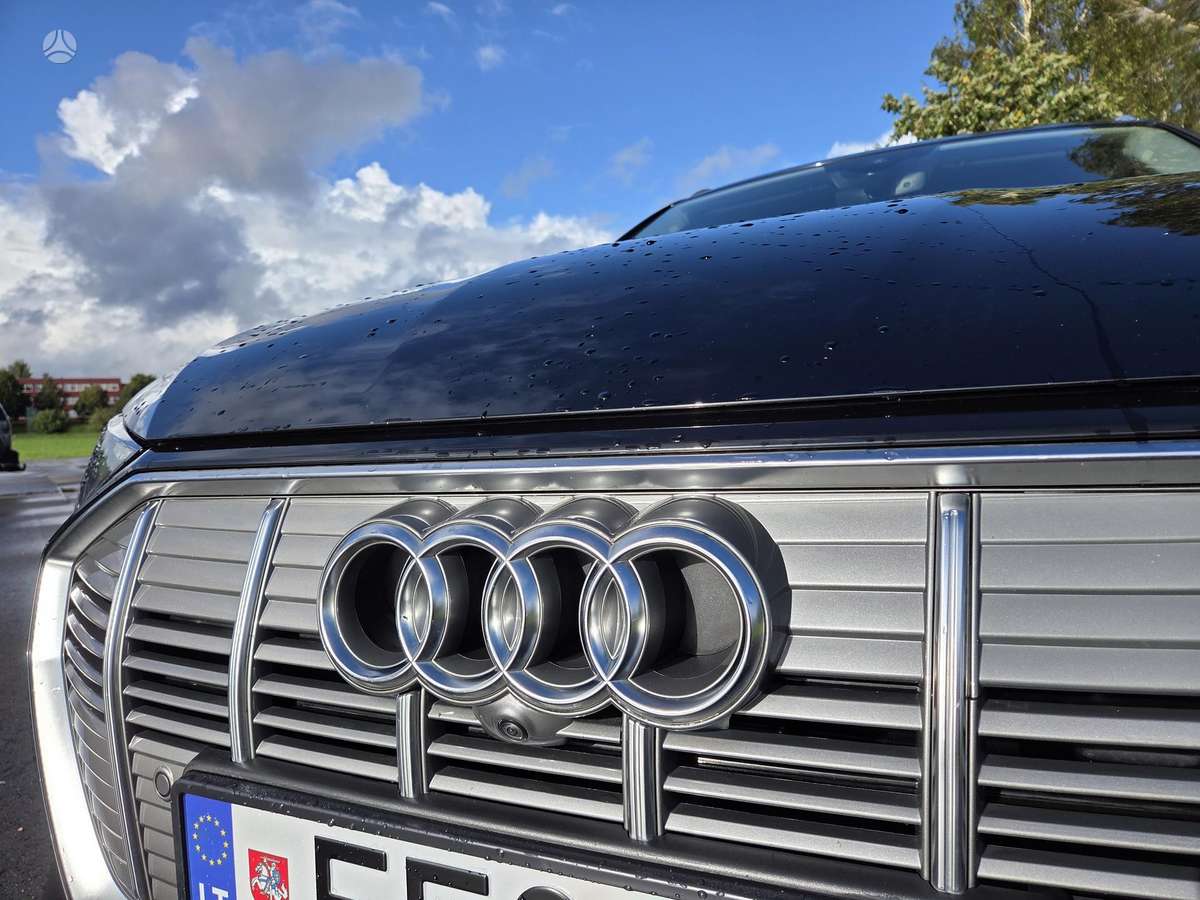 Audi e-tron, 95 kWh, off-road / crossover