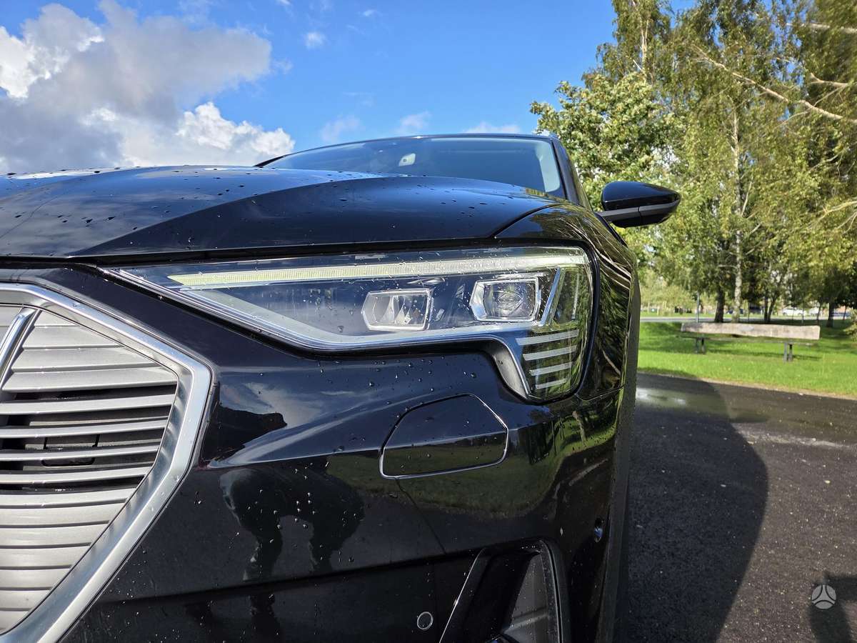 Audi e-tron, 95 kWh, off-road / crossover
