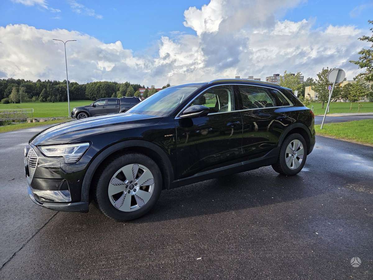 Audi e-tron, 95 kWh, off-road / crossover