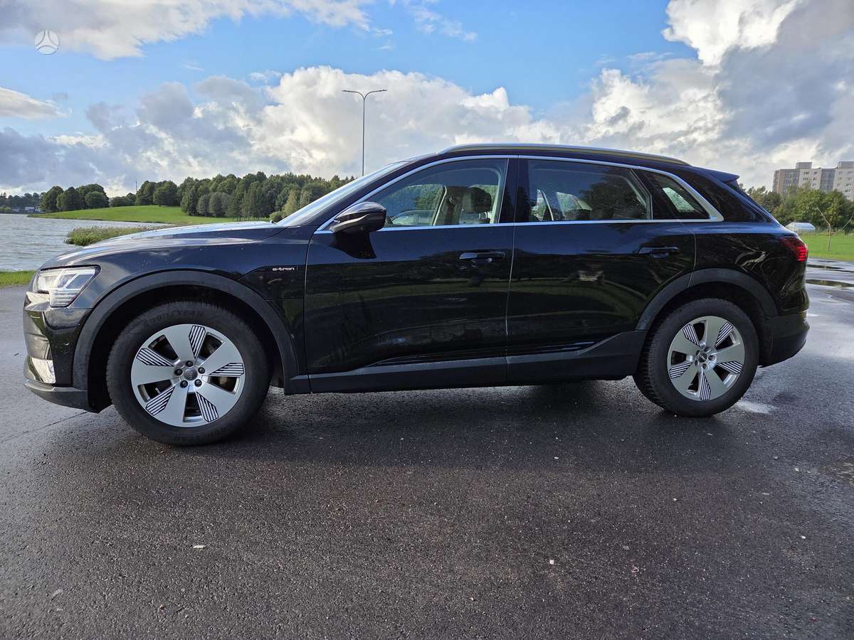 Audi e-tron, 95 kWh, off-road / crossover