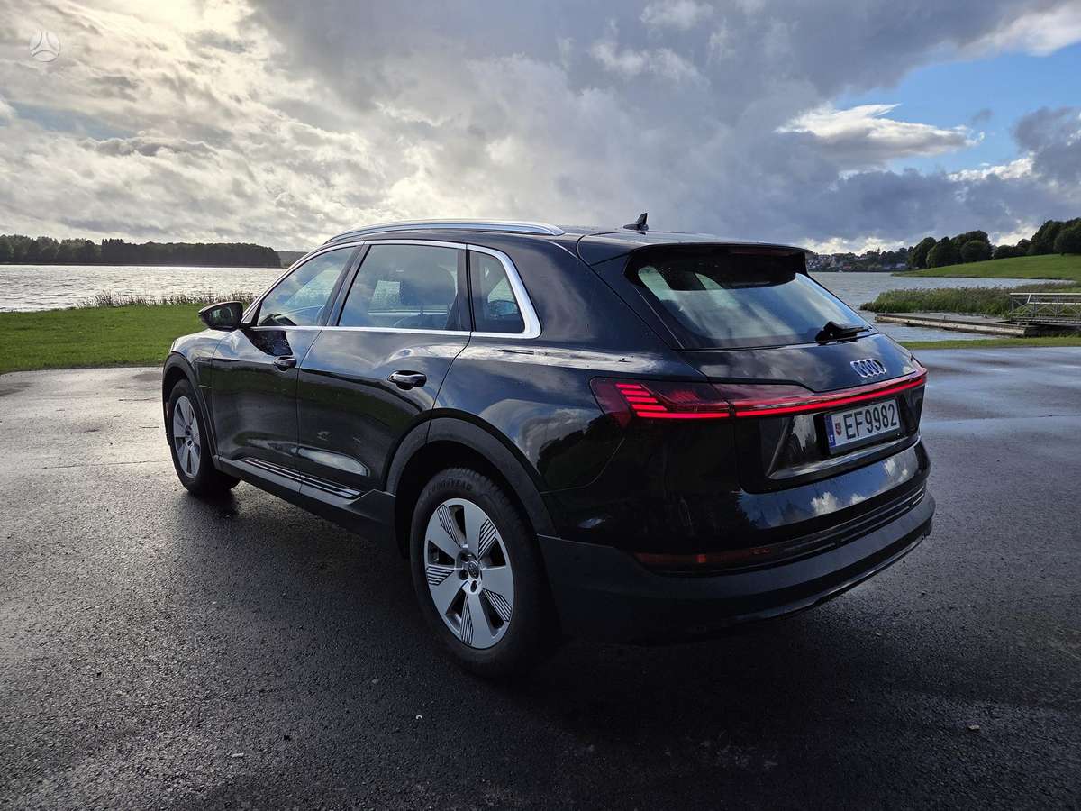 Audi e-tron, 95 kWh, off-road / crossover