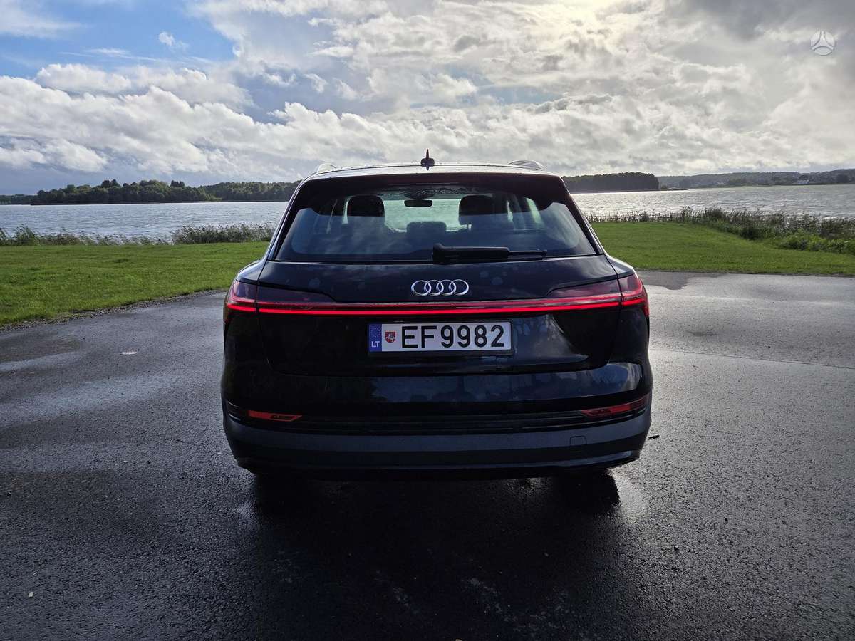 Audi e-tron, 95 kWh, off-road / crossover
