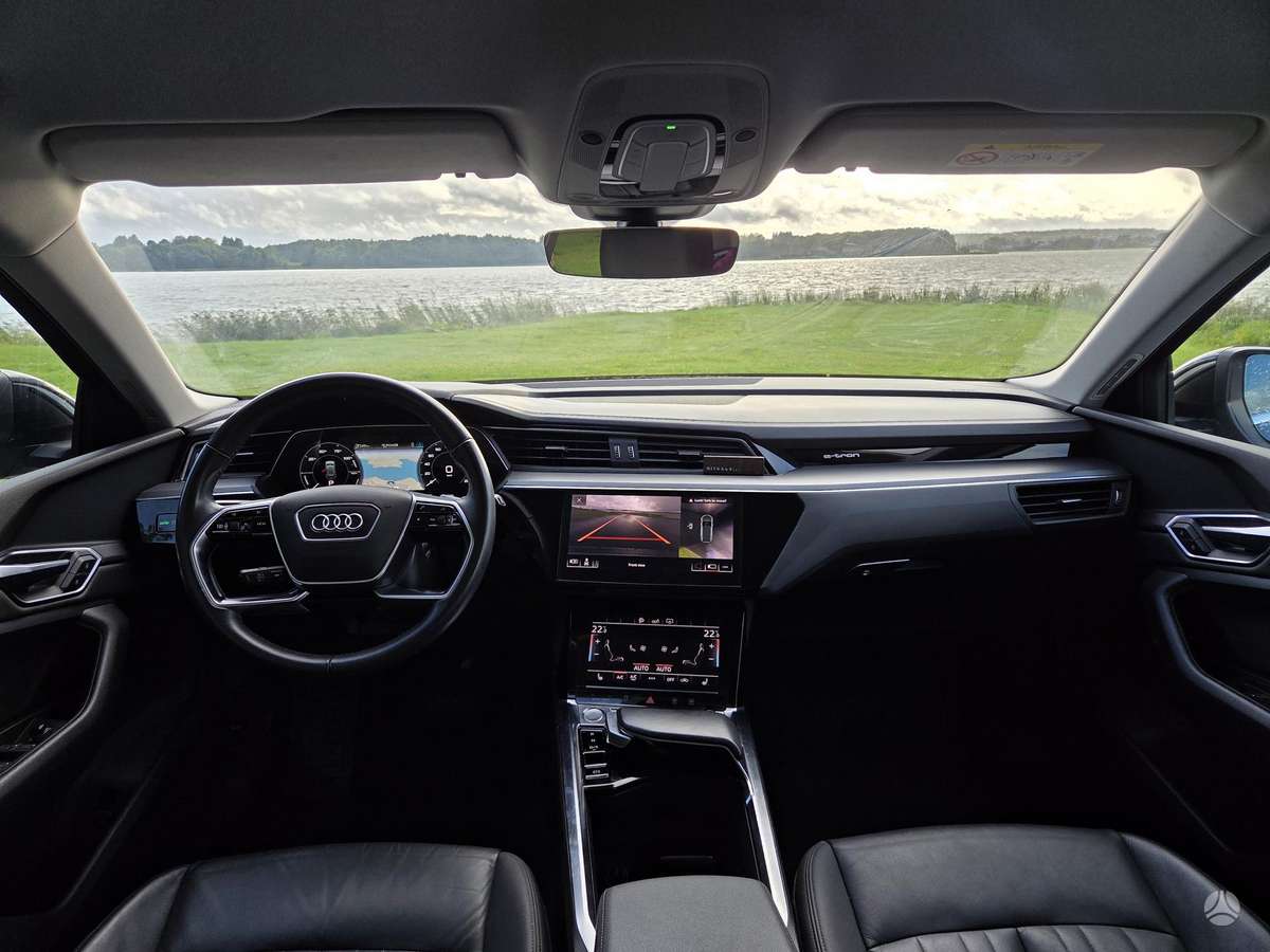 Audi e-tron, 95 kWh, off-road / crossover