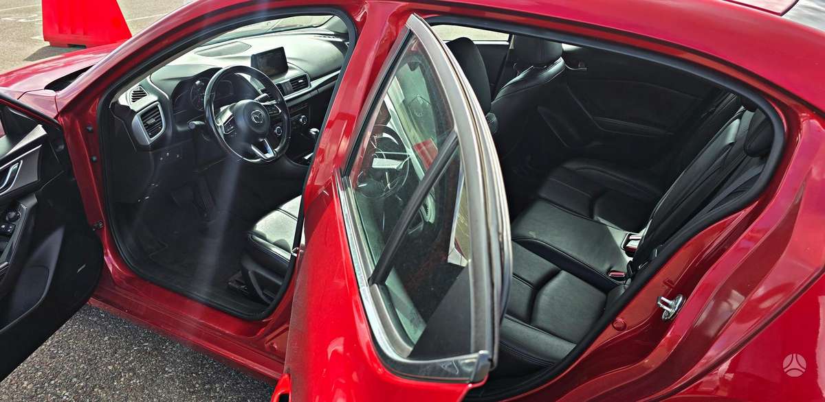 Mazda 3, 2.0 l., Седан