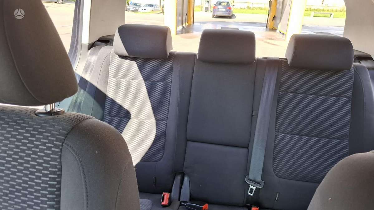 Volkswagen Golf Plus - 9