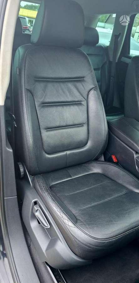 Volkswagen Touareg - 11