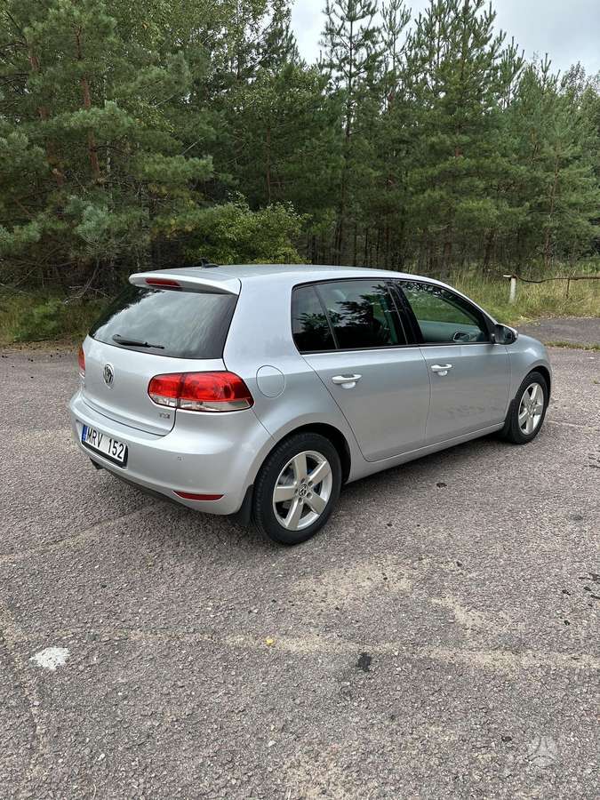 Volkswagen Golf - 6