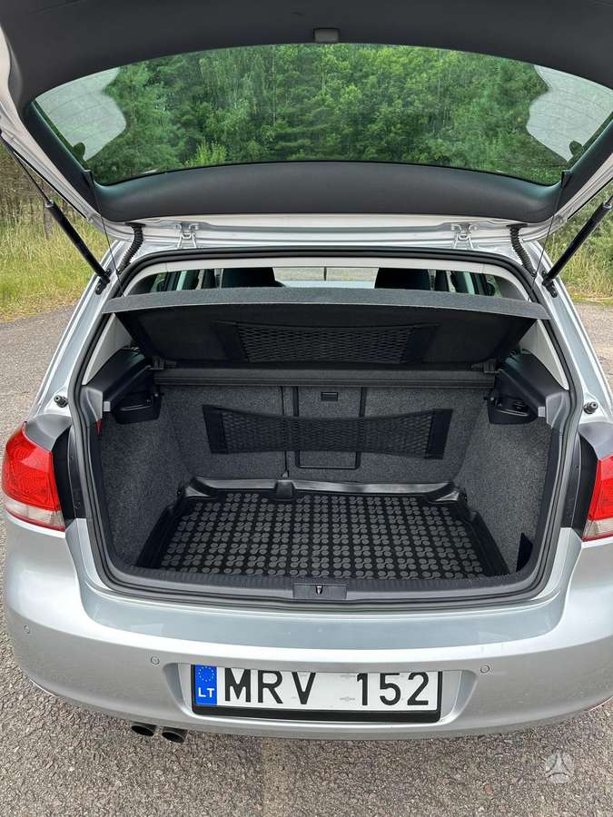 Volkswagen Golf - 8