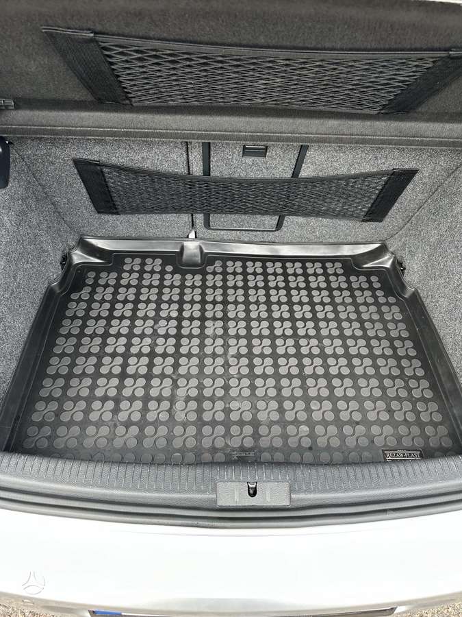 Volkswagen Golf - 9
