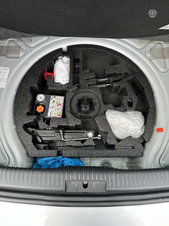 Volkswagen Golf - 10