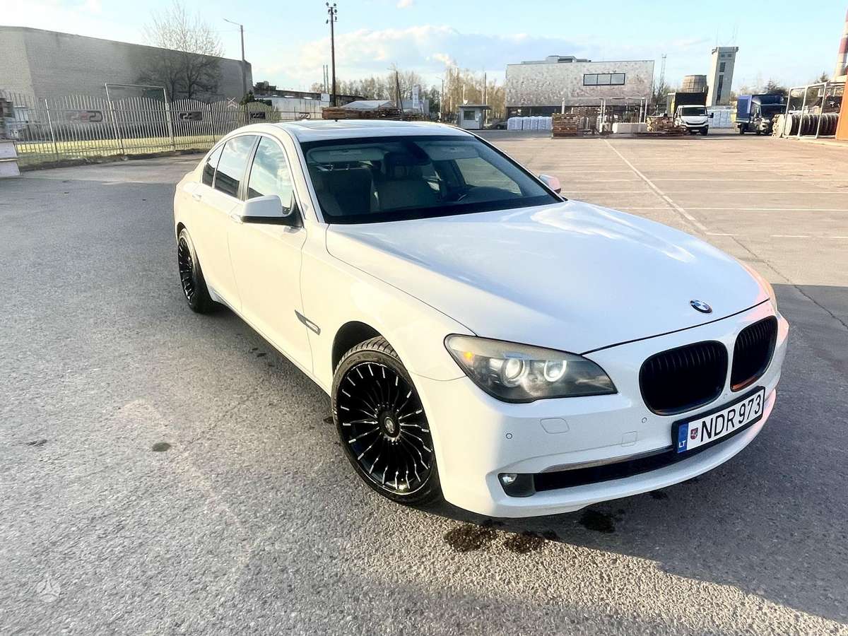 BMW 740, sedanas