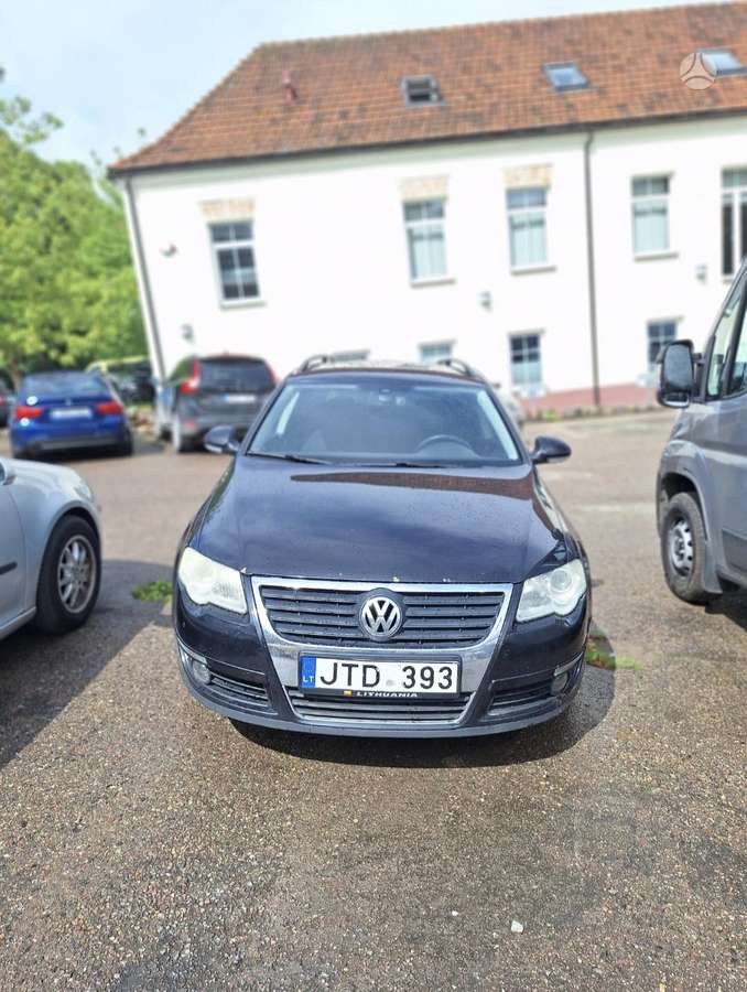 Volkswagen Passat - 1